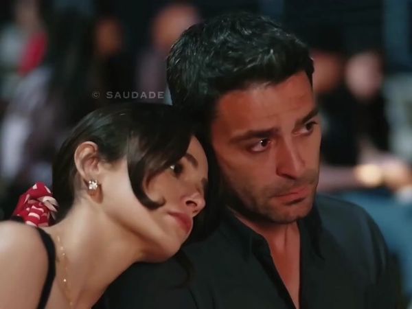 Sinema keyfi yaparken alnına öpücük konduran bir Cihan❤️‍🔥 #UzakŞehir...