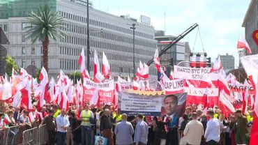 Hundreds gather to show support for Polish right-wing presidential candidate | AFP