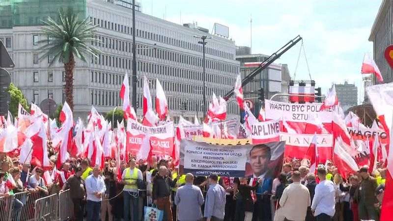 Hundreds gather to show support for Polish right-wing presidential candidate | AFP