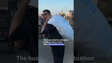 Thousands storm aid warehouse in Gaza as hunger crisis deepens | AFP #shorts