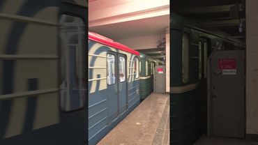 Электропоезд 81-717/714.5 «Номерной» прибывает на станцию «Водный Стадион»