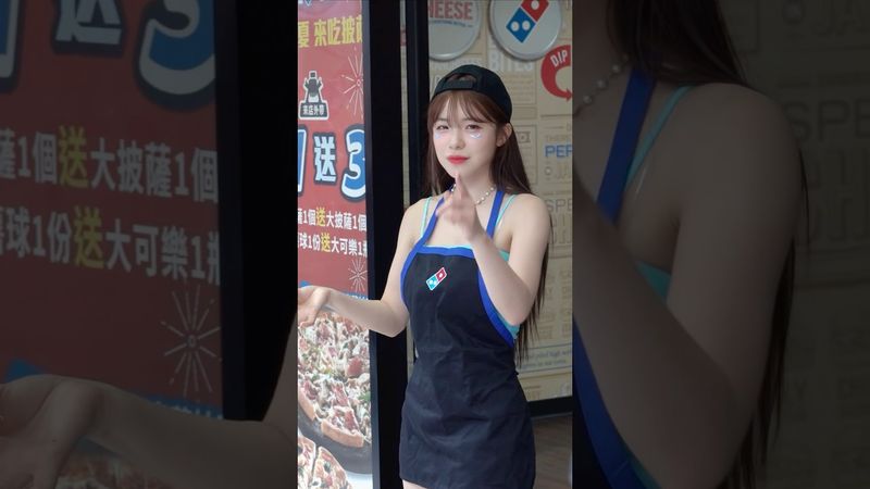 多慧聽到粉絲們都還沒吃飯馬上轉頭進店裡幫大家拿吃的 怎麼這麼貼心啦🥹​⁠@lee_dahye #李多慧 #이다혜 #cheerleader #fancam #shorts