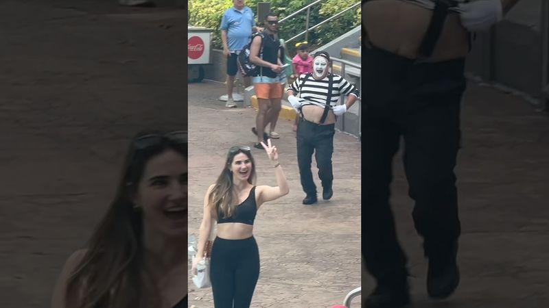 She ask for this one ☝️😂 Tom the mime SeaWorld #seaworldmime #tomthemime #funny