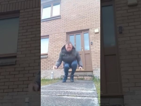 Манера крутит мир.. #танцы #алкаш #танцующийалкаш #shorts #тяги