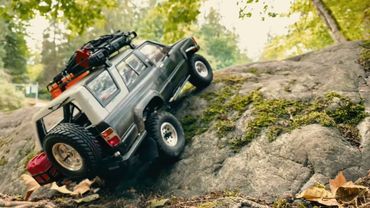 Hot Rocks Off-Road Adventure: RC4WD 4Runner in local hot spot!