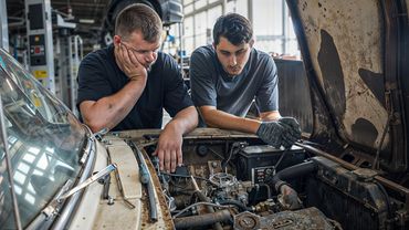 Старый Москвич не так прост. Нужна помощь!