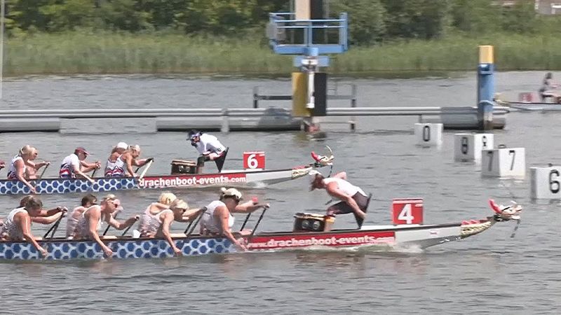 Тысячи гребцов собрались в Германии на гонки на драконьих лодках