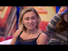 Shocking guy sings a touching song about the mother wolf