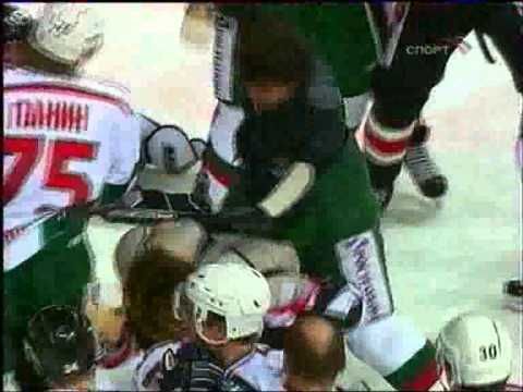 Драка  на матче АкБарс-Трактор