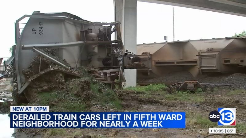 7 train cars derailed under US 59 near Carr Street in Houston's Fifth Ward: Union Pacific Railroad