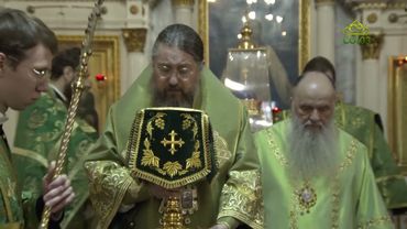 Божественная  литургия в Свято-Троицком соборе Александро-Невской лавры