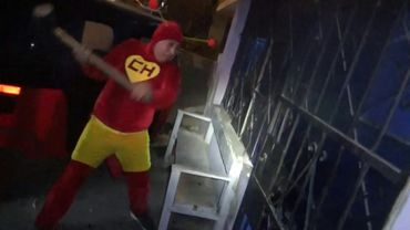 Peruvian police officer in costume helps bring down drug traffickers | AFP