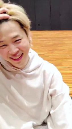 ✨He’s so handsome today! Love our flirty Jimin 💜💛 ⁣ Jimin - BTS Jimin...