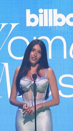 #MadisonBeer presents #MeghanTrainor with the HITMAKER award at #BBWo...