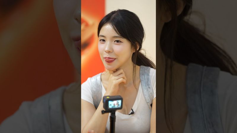 多慧拍攝🎬逛夜市，偷偷吐舌頭真的很皮❤️ @lee_dahye #李多慧 #이다혜 #啦啦隊 #cheerleader #棒球 #baseball #台湾野球チア #台湾野球 #치어리더