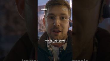 What is a clapperboard? 🎬 - BBC