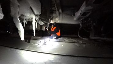 От такой работы локомотивы ДЫМЯТСЯ и покрываются ЛЬДОМ!