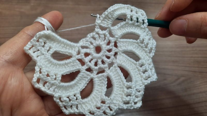 FANTASTIC Super idea 🧺 How to make an eye-catching crochet flower will be very stylish in your home
