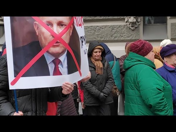 Обычный проплаченный митинг в Киеве против зубожіння