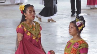 Необычная свадьба в Мексике: мэр женился на крокодиле