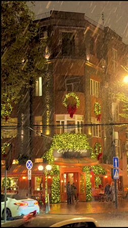 Yerevan first snow ⛄️  #armenia #yerevan #snow #yerevannights #christ...