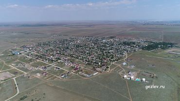 с. Молочное, Сакский р-н, Крым, купить дома, гостиницы, участки у моря вид с высоты птичьего полета.