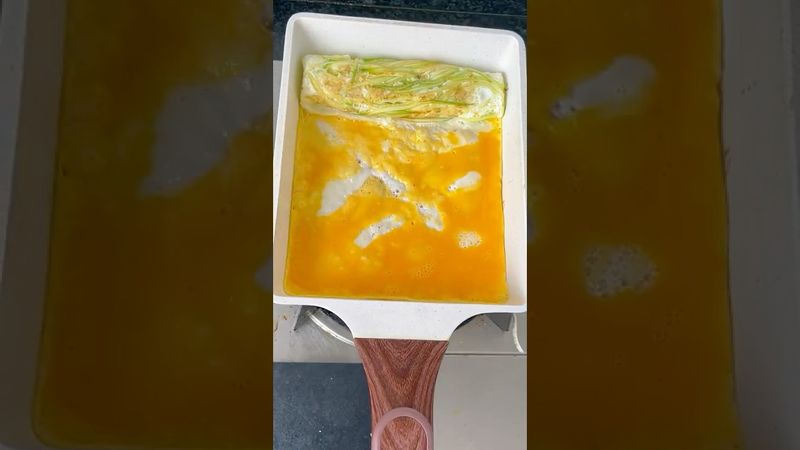 Quick and Easy Breakfast: Classic Zucchini Omelet #breakfastfood #heathybreakfast #cooking #food