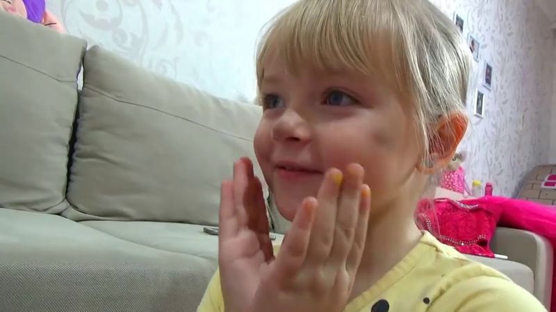 Маргарита и Лера НЕ ХОТЯТ делиться ПЛАТЬЯМИ волшебная фея ЗОЛУШКА Cinderella Funny kids story