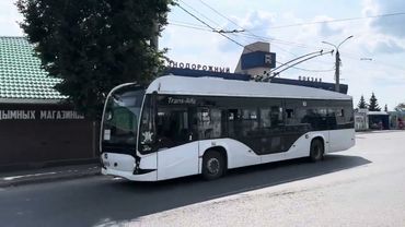 Троллейбус «Авангард» ВМЗ-5298.01 №10 у жд вокзала Ковров, июль 2025 года