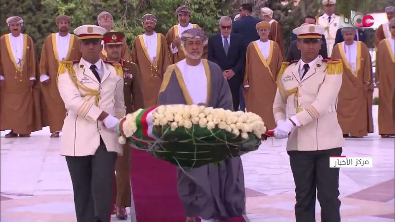 جلالة السلطان #هيثم_بن_طارق المعظم يزور مقام الشهيد والمتحف الوطني للمجاهد بالجزائر خلال زيارة دولة.