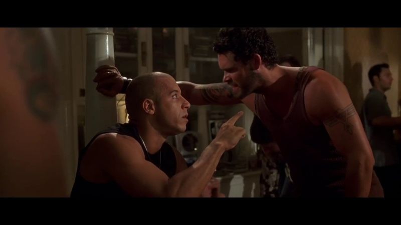 Форсаж. Доминик приводит Брайана на вечеринку в свой дом