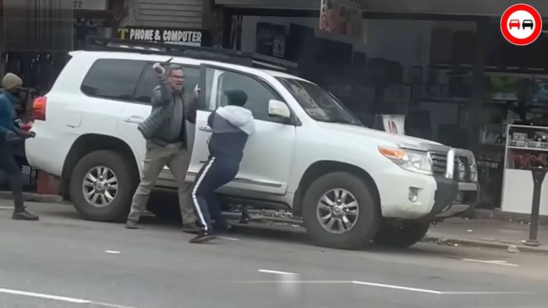 Когда угонщики напали не на тот автомобиль и водители дали им уверенный отпор.