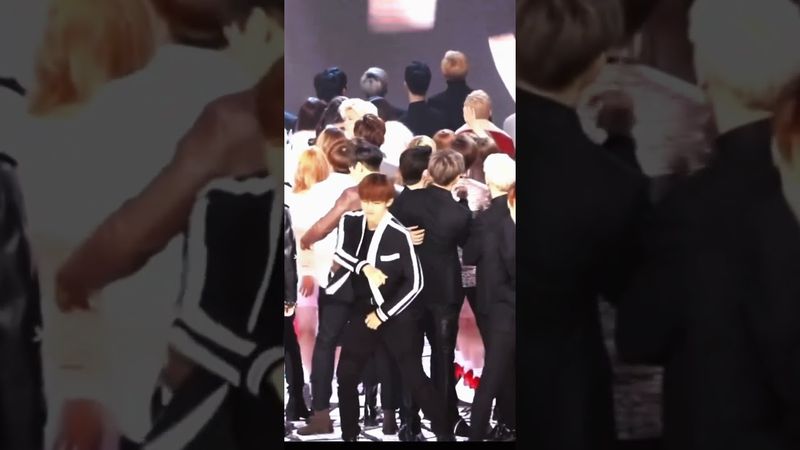 Тэхени отжигает. 🔥#bts #kimtaehyung #v #taehyung #btsarmy #btsshorts #kpop