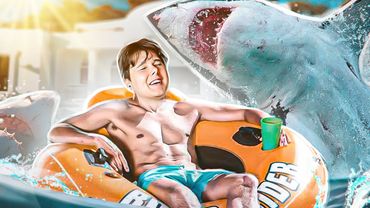 АКУЛА ЗАПРЫГНУЛА В БАССЕЙН К ЧЕЛОВЕКУ Симулятор эволюции акулы Maneater