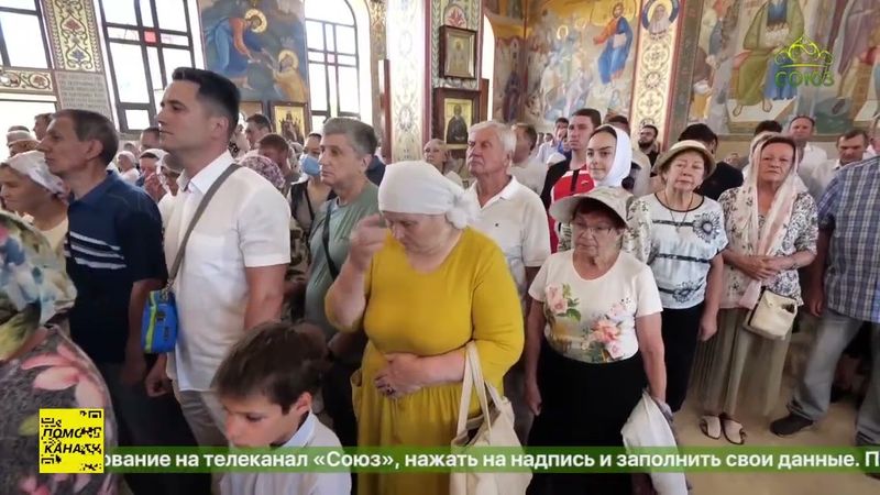 Митрополит Александр возглавил литургию в Петропавловском соборе Астаны