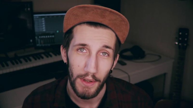 Умеет ли Джон Каллиган толкать свои вокальные курсы?