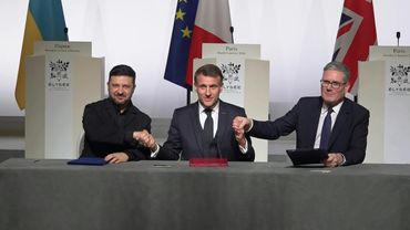 Macron, Starmer, Zelensky sign pact on troop deployment after Ukraine ceasefire | AFP