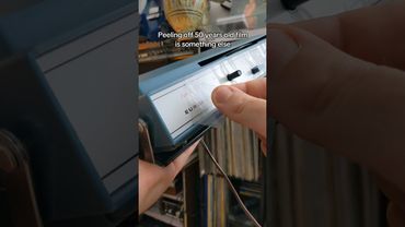 sexiest peel-off ever  #vinyl #retrotech