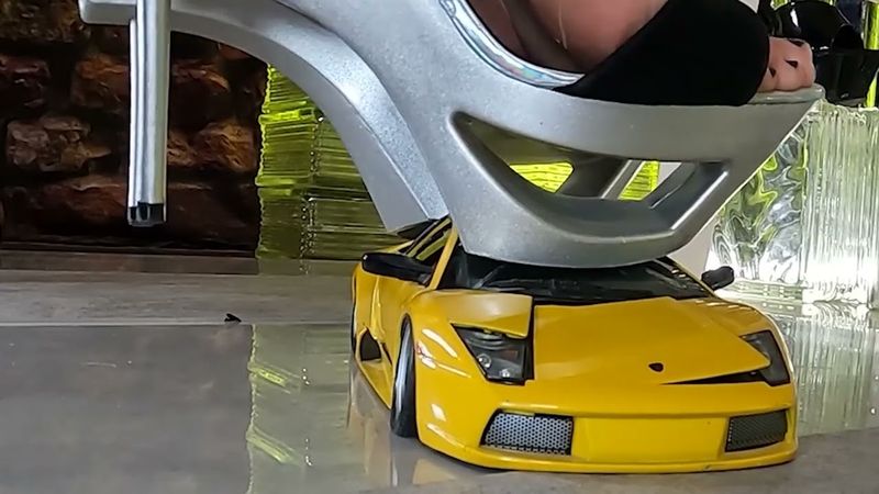 Doutor M destrói Lambo Diablo de salto alto