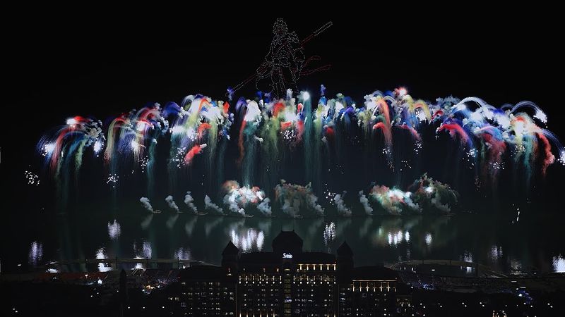 Fireworks storm in Nantong City, China 🇨🇳