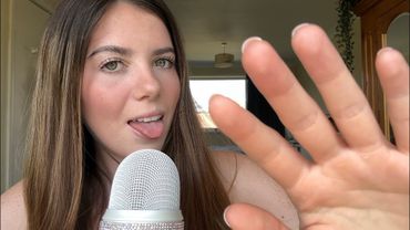ASMR | MOUTH SOUNDS AND HAND MOVEMENTS 😝