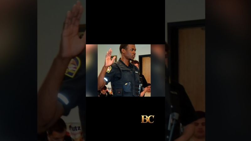 Maine police officer detained by Ice agrees to leave US