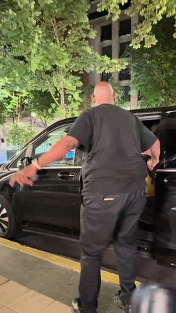 #rihanna shopping at Dior on Avenue Montaigne tonight in Paris #pourt...