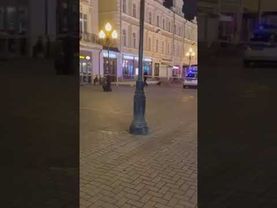 Фургон Кракен в центре Арбата рекламирует запрещённые вещества