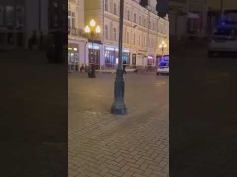 Фургон Кракен в центре Арбата рекламирует запрещённые вещества