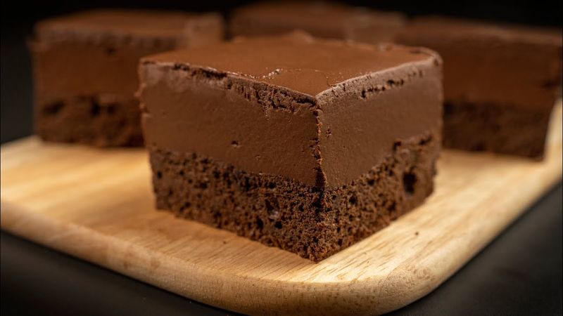 Only 3 INGREDIENTS and NO SUGAR! High Protein Chocolate Bars!