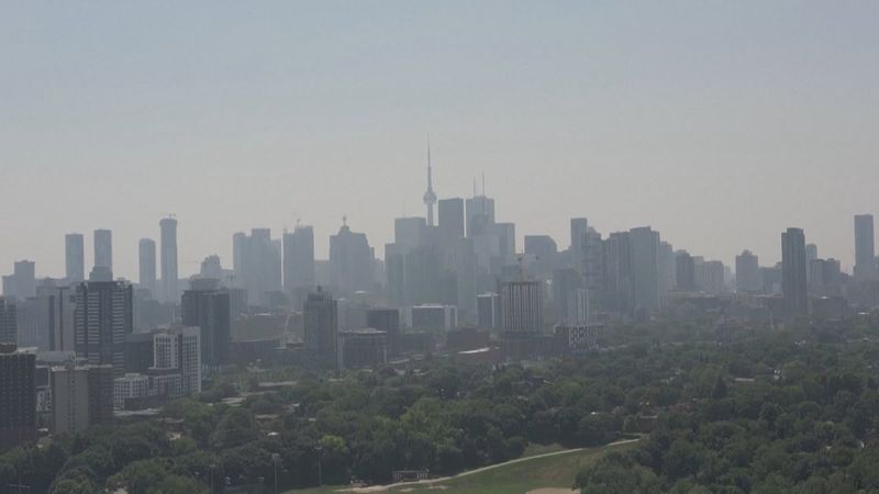 Пожары в Канаде: дым окутал Торонто и Монреаль