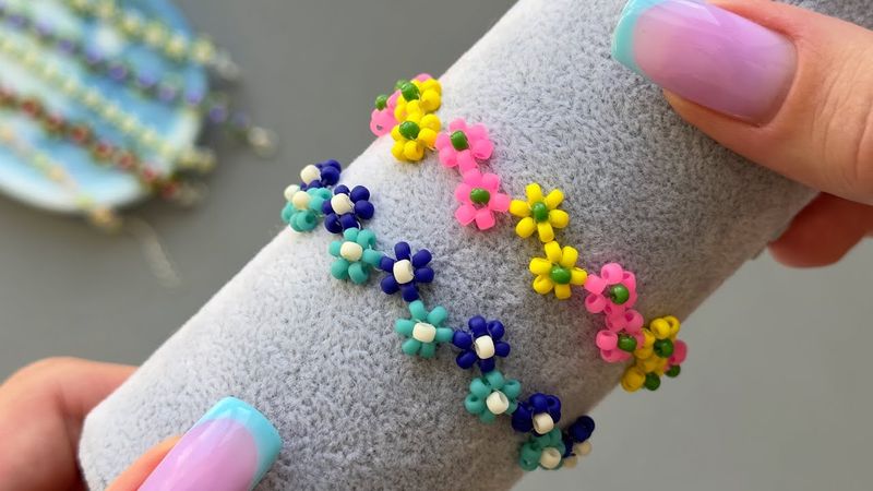 How to make a beaded bracelet with zigzag flowers