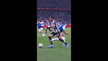 Neymar saca a Fabrício Bruno a bailar con lindas gambetas en el partido entre Cruzeiro y Santos
