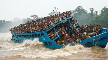 НЕВЕРОЯТНЫЕ ПРОИСШЕСТВИЯ С ЛОДКАМИ, СНЯТЫЕ НА КАМЕРУ